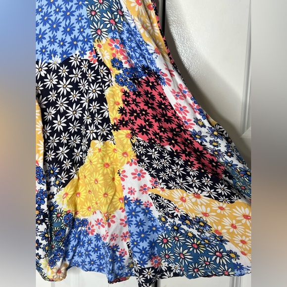 Forever 21 Floral Patchwork Mini Dress Size Medium - Picture 4 of 7